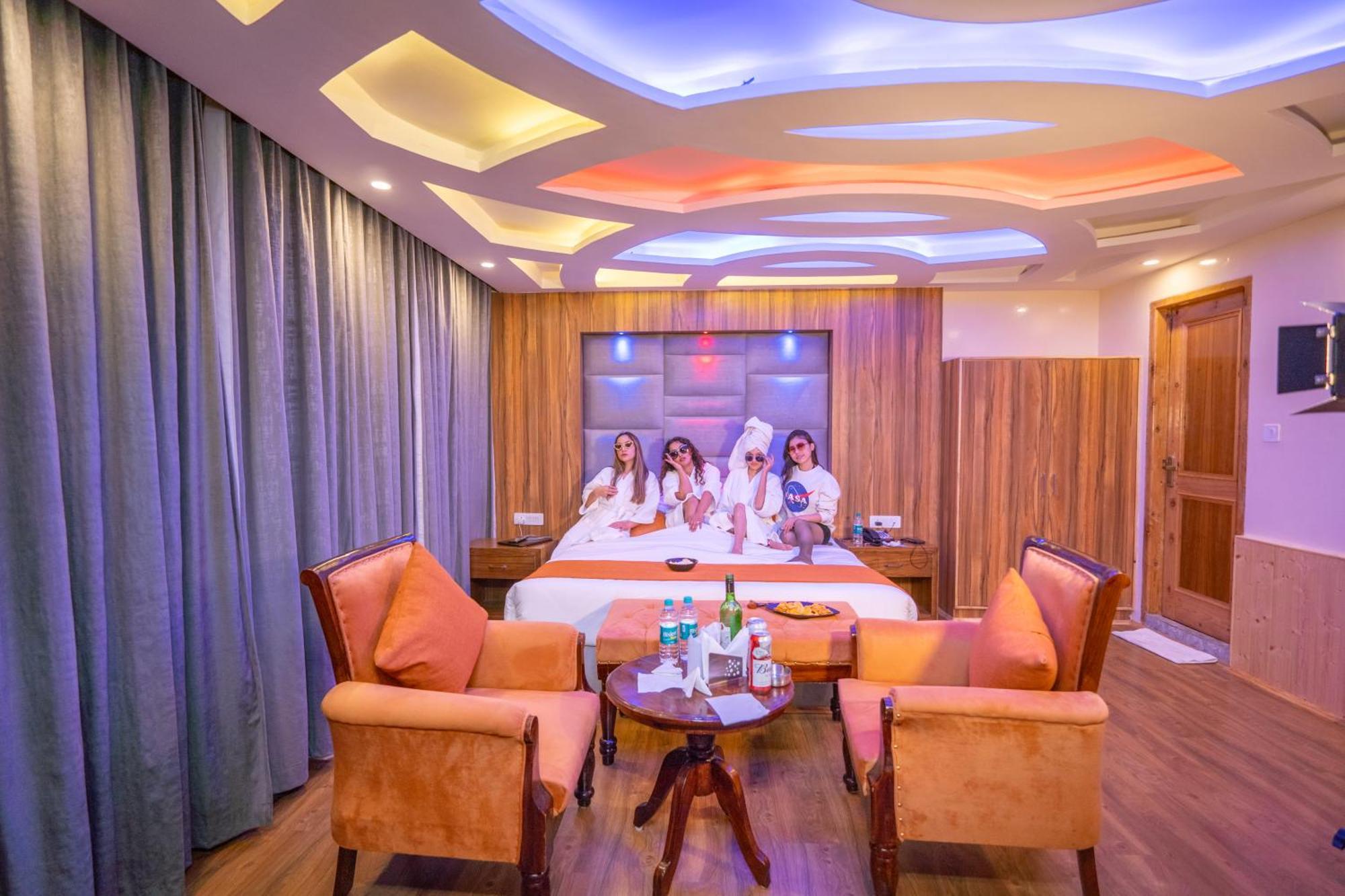 Hill River Resort - Central Heated & Air Cooled - Near Mall Road , Best Property Of Manali 2024- 2025 Luaran gambar