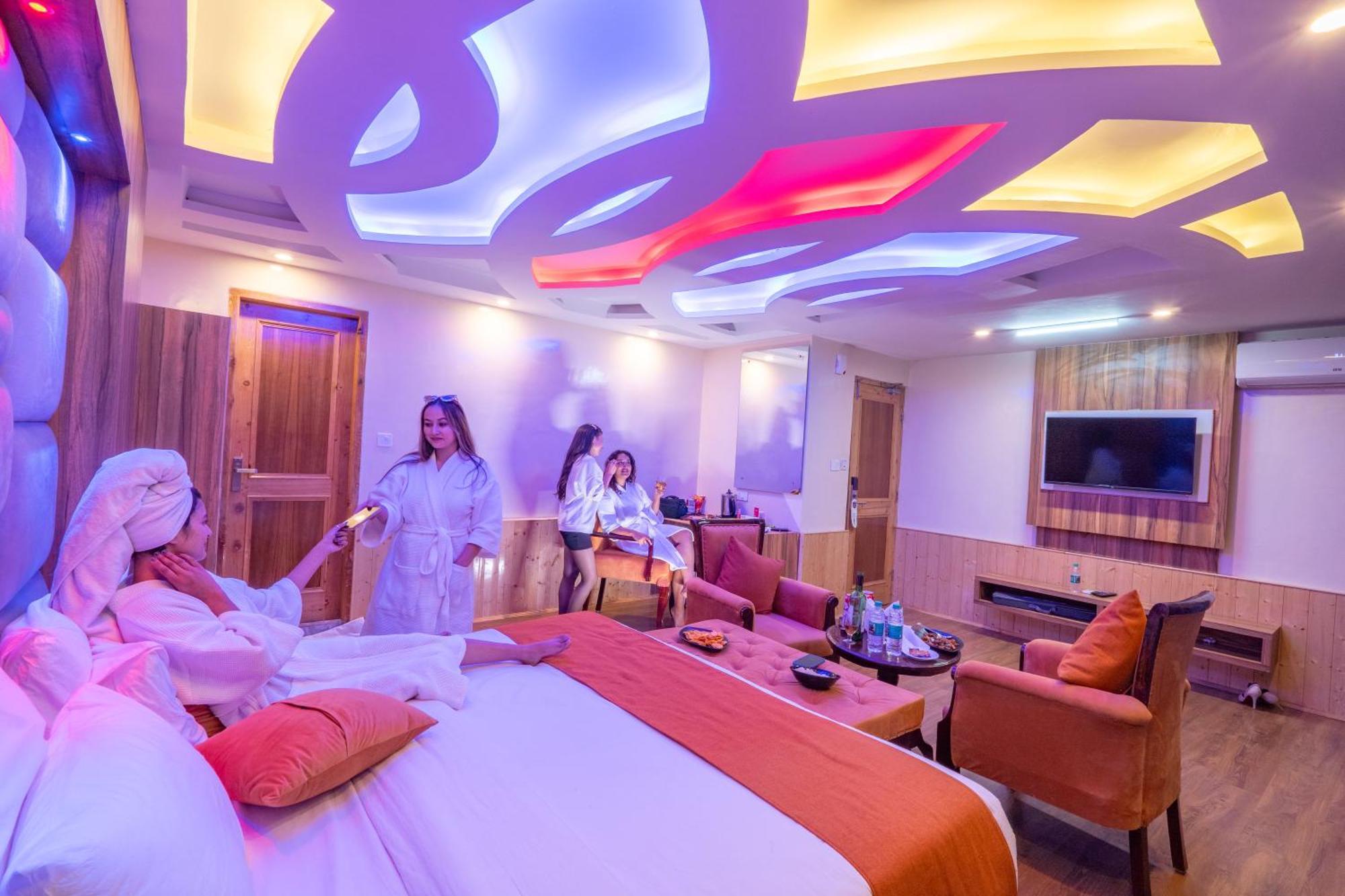 Hill River Resort - Central Heated & Air Cooled - Near Mall Road , Best Property Of Manali 2024- 2025 Luaran gambar