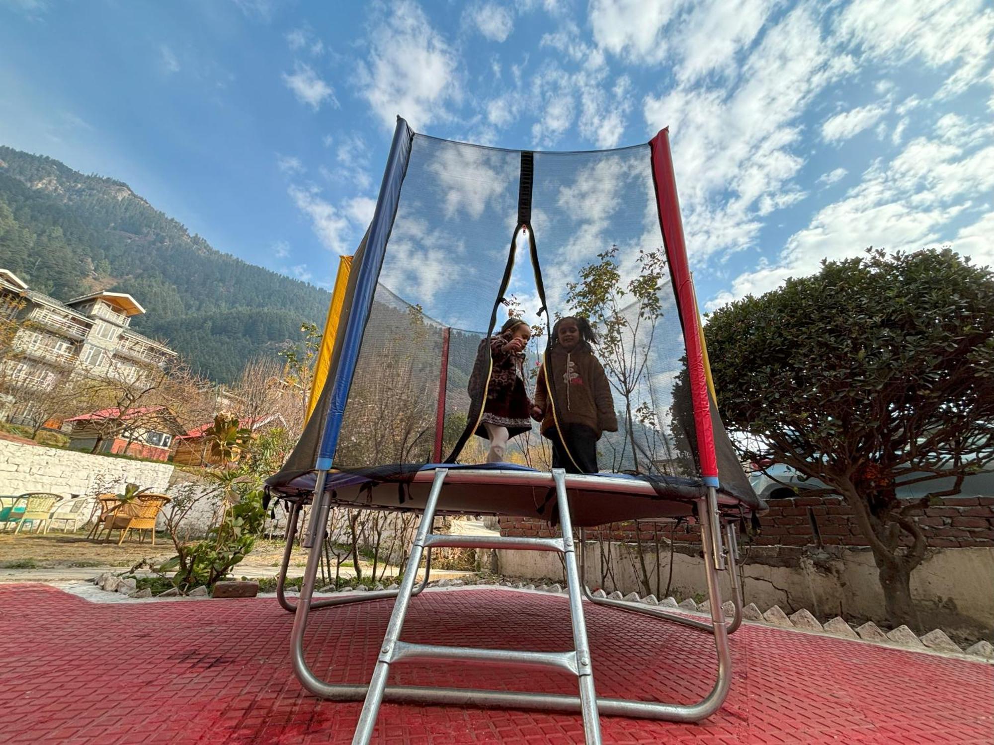 Hill River Resort - Central Heated & Air Cooled - Near Mall Road , Best Property Of Manali 2024- 2025 Luaran gambar