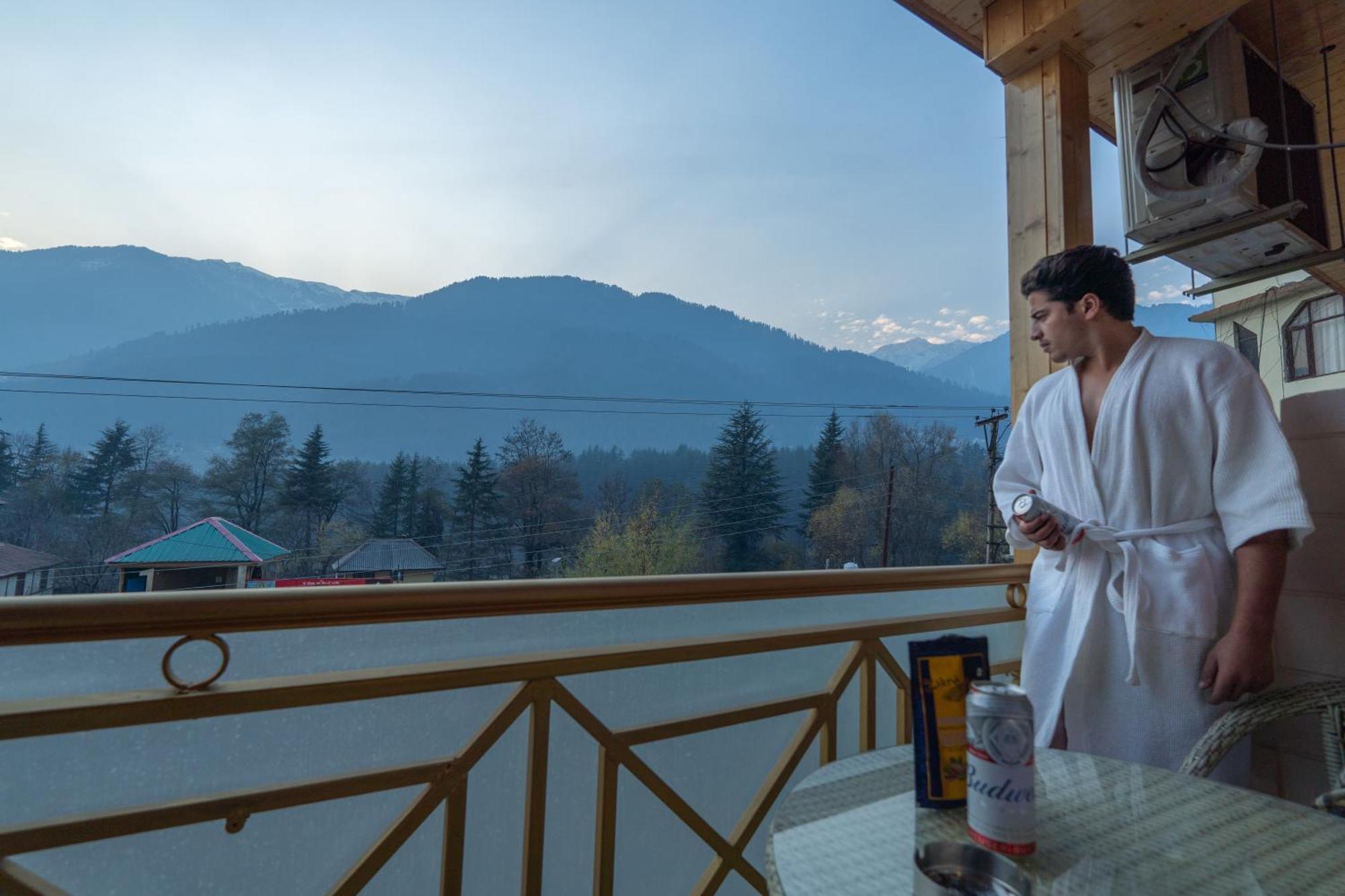 Hill River Resort - Central Heated & Air Cooled - Near Mall Road , Best Property Of Manali 2024- 2025 Luaran gambar