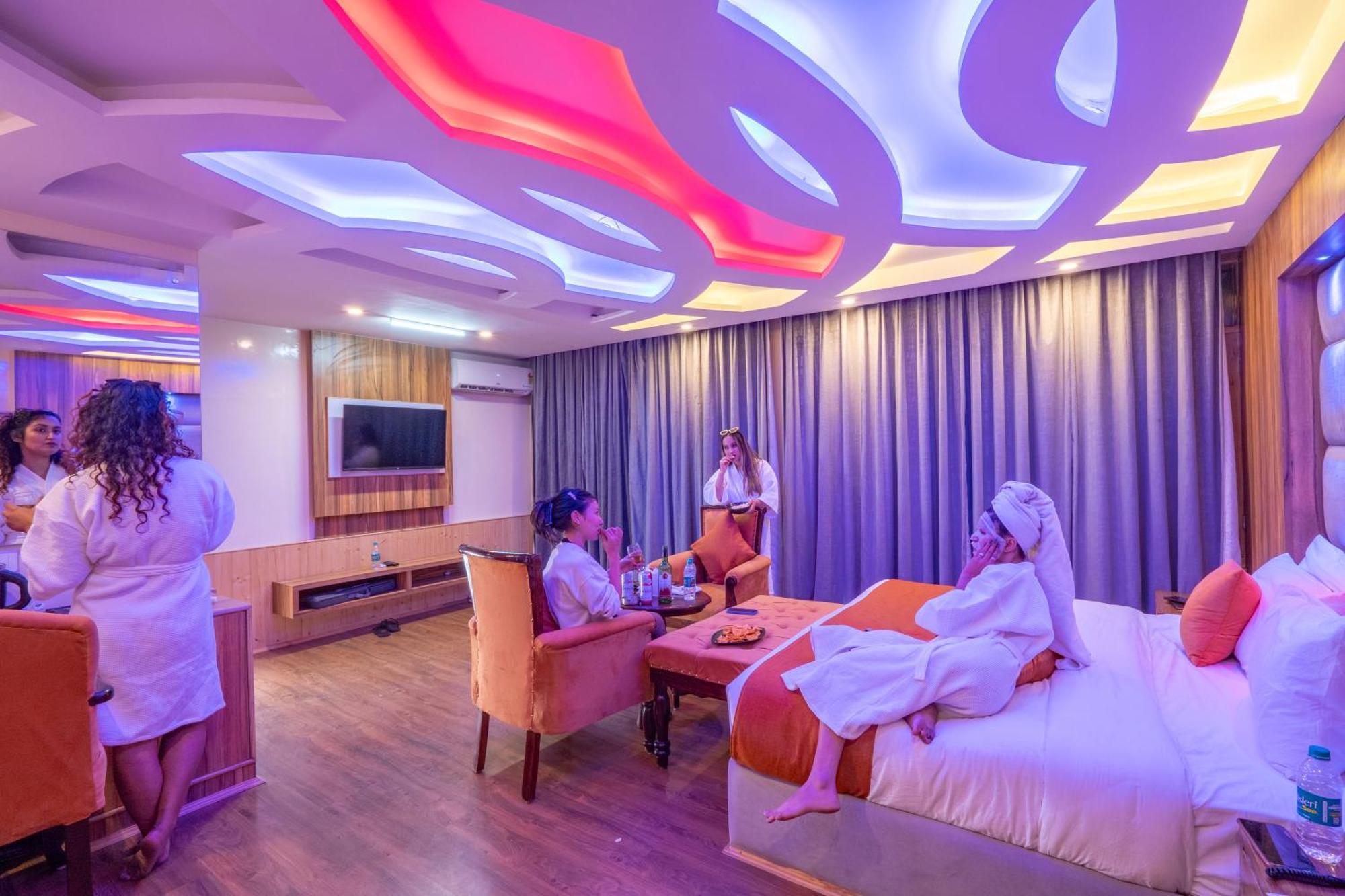 Hill River Resort - Central Heated & Air Cooled - Near Mall Road , Best Property Of Manali 2024- 2025 Luaran gambar