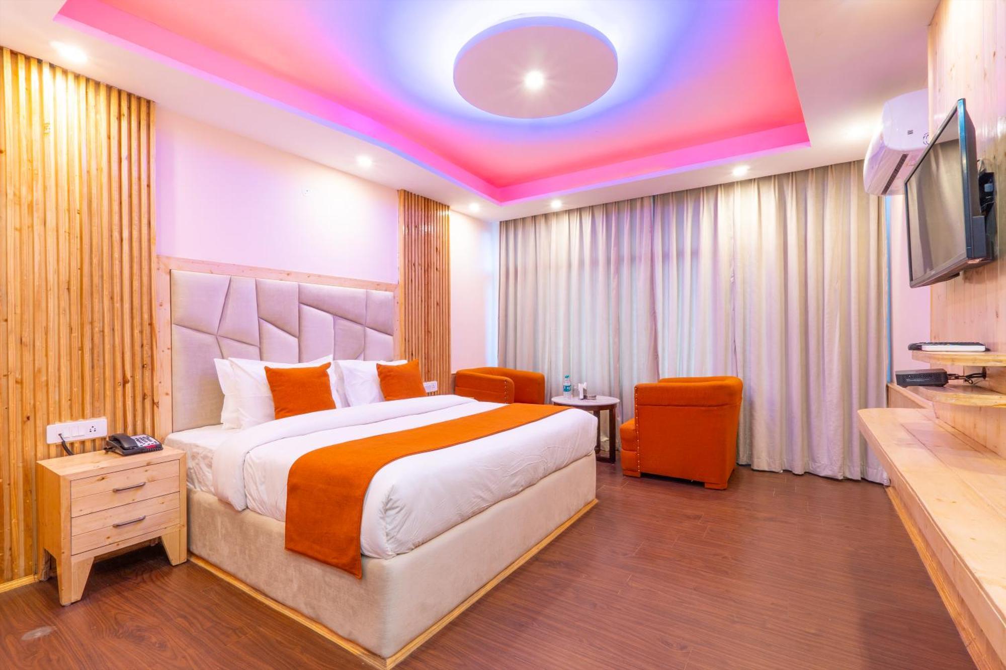 Hill River Resort - Central Heated & Air Cooled - Near Mall Road , Best Property Of Manali 2024- 2025 Luaran gambar