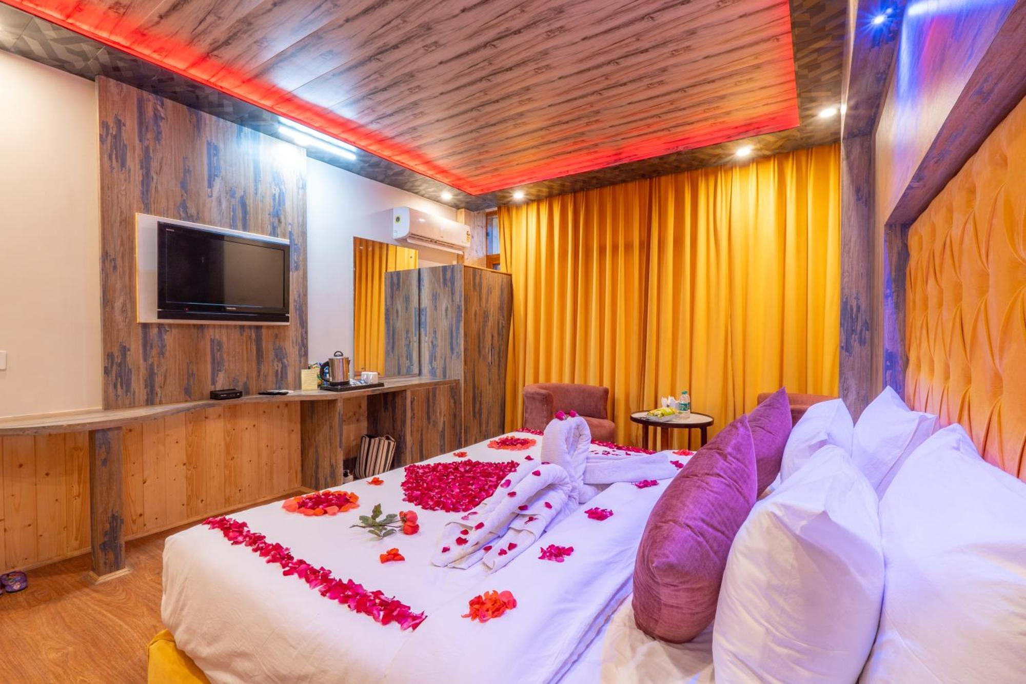 Hill River Resort - Central Heated & Air Cooled - Near Mall Road , Best Property Of Manali 2024- 2025 Luaran gambar