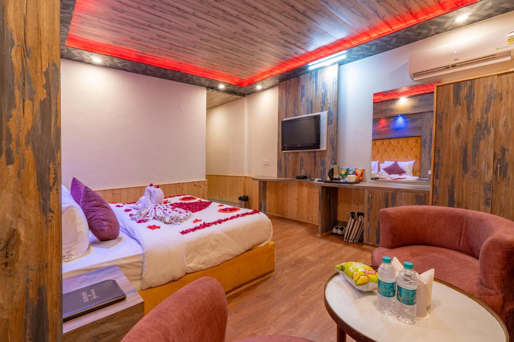 Hill River Resort - Central Heated & Air Cooled - Near Mall Road , Best Property Of Manali 2024- 2025 Luaran gambar